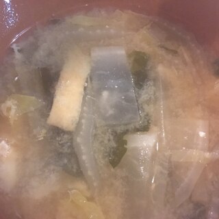 白菜と大根とわかめと油揚げの味噌汁